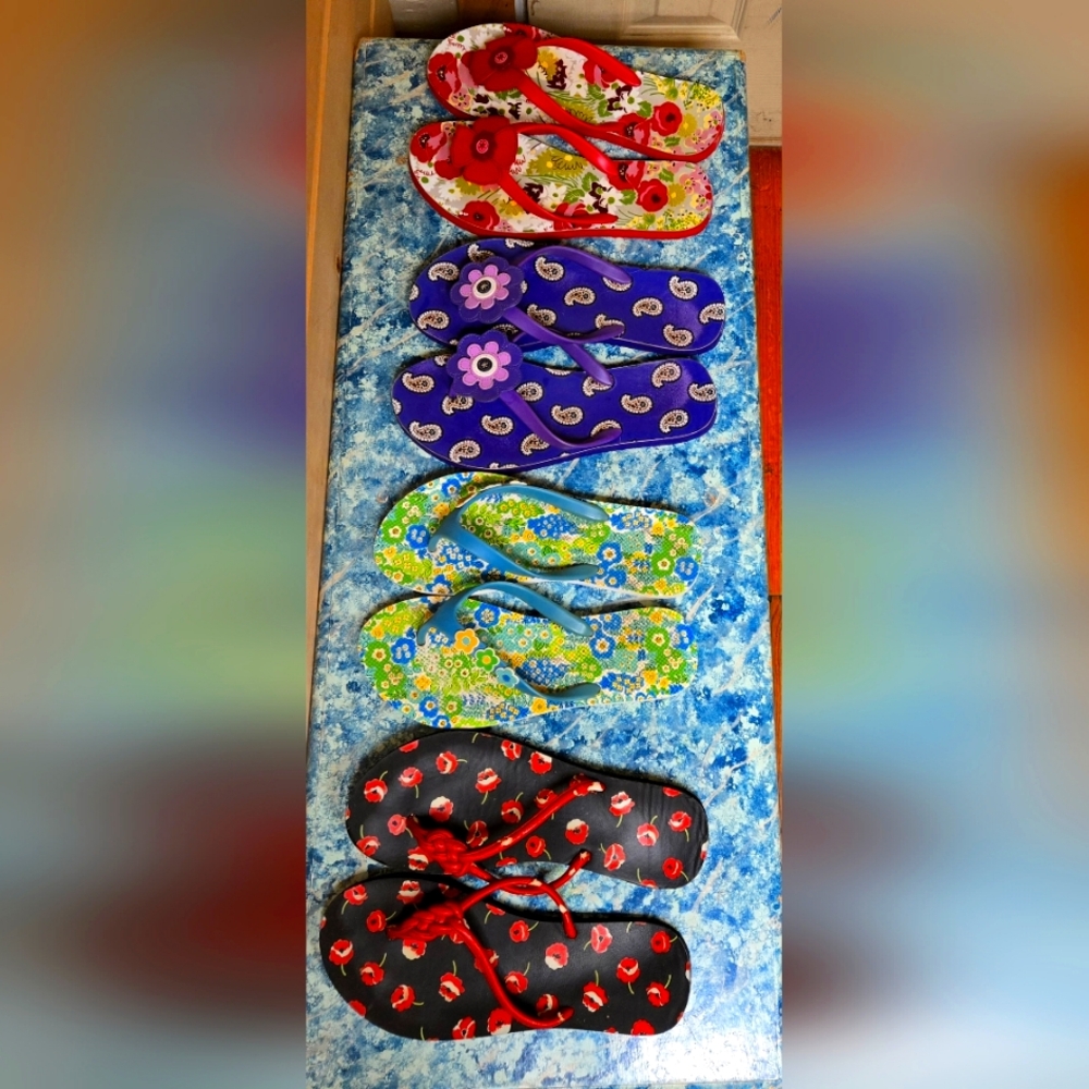Lot Of 8 Vera Bradley Flip Flops